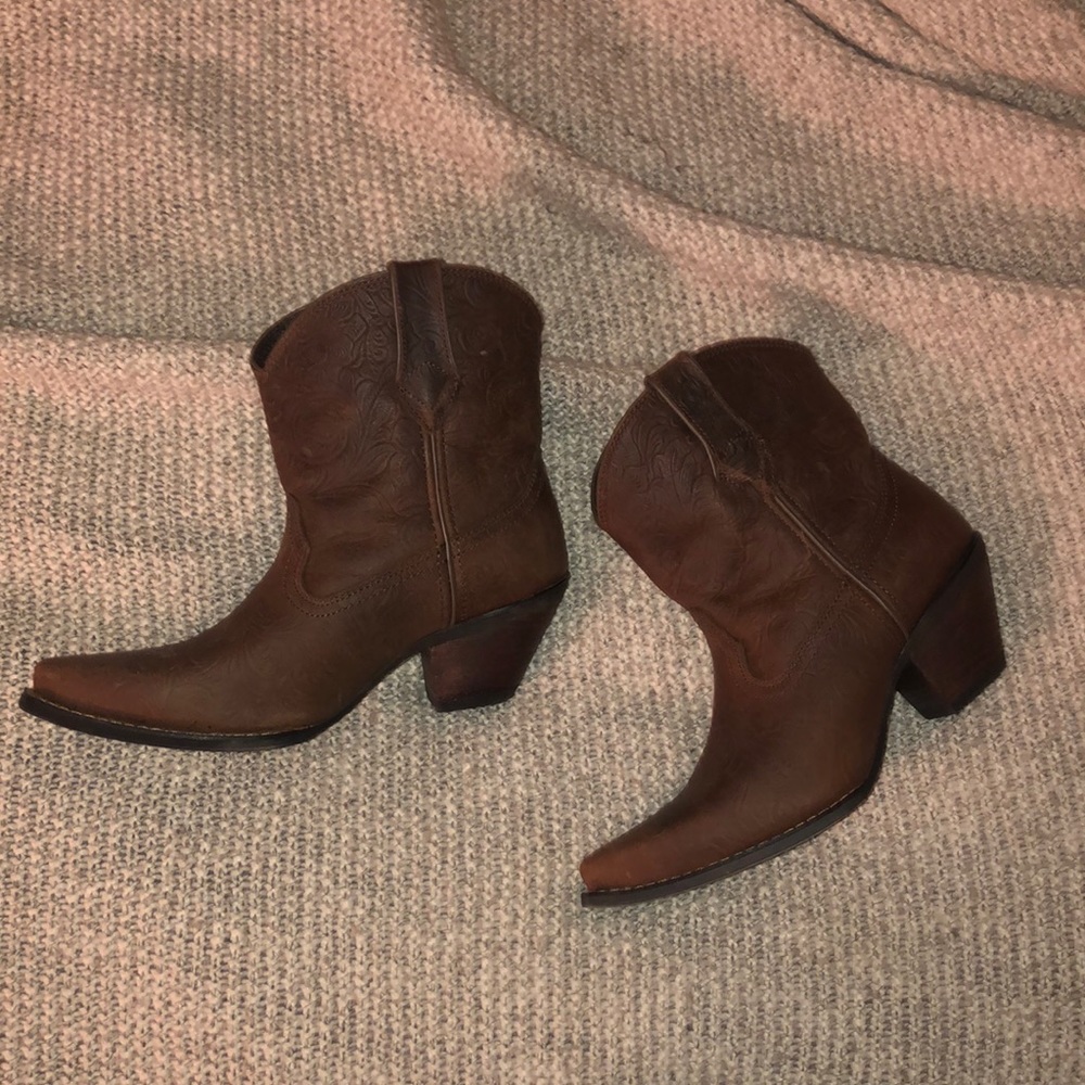 BRAND NEW Ariat Western Boots size 8.5.
